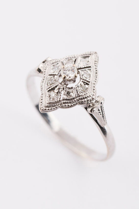 Art Deco style ring with brilliant