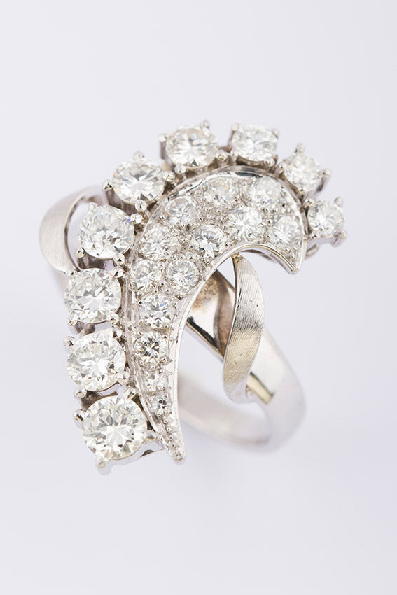 White gold ring with brilliant