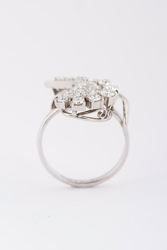 White gold ring with brilliant
