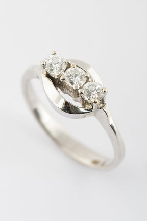 White gold ring with brilliant