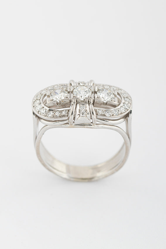 Wit gouden strik ring met briljant en diamant