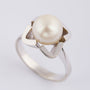 White gold ring with cultured pearl