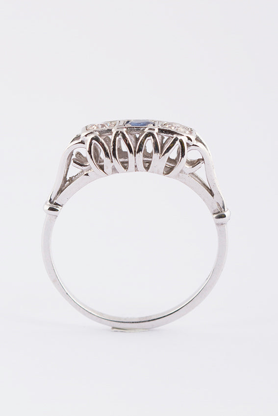 Wit gouden rij ring met saffier en briljant