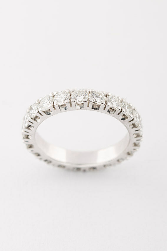 Wit gouden alliance ring met briljanten