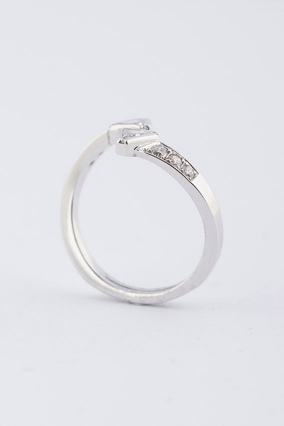 Wit gouden slag ring met briljant