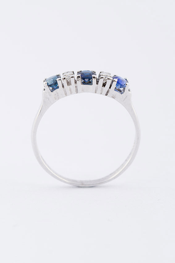 Row ring with sapphire and brilliant