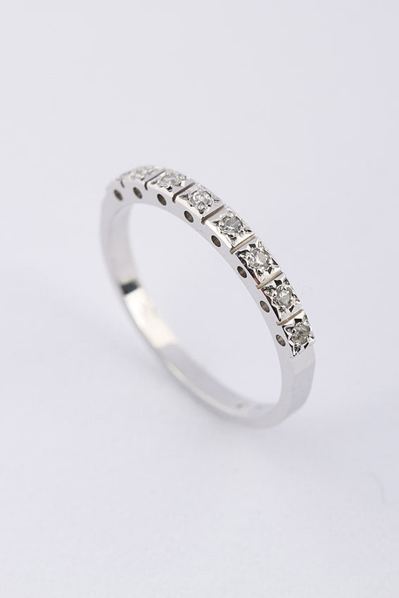 White gold row ring with diamond
