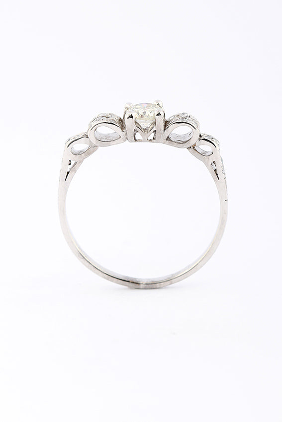 Antieke wit gouden ring met briljant