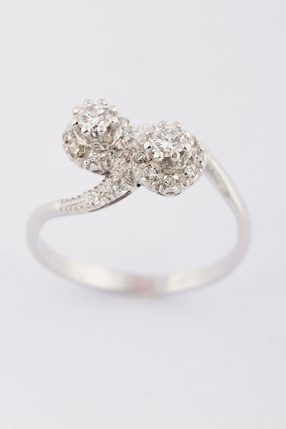 White gold ring with brilliant and diamond