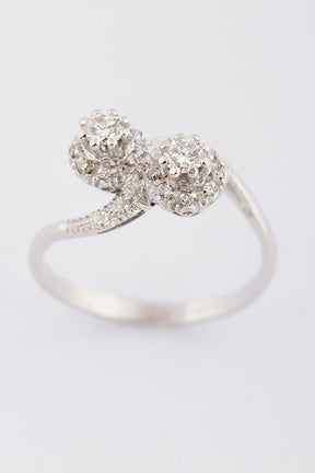 White gold ring with brilliant and diamond