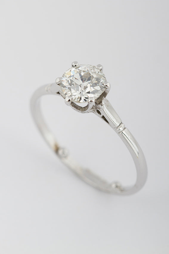 Antieke wit gouden solitair ring met briljant