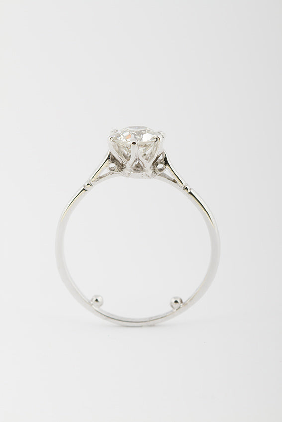 Antieke wit gouden solitair ring met briljant