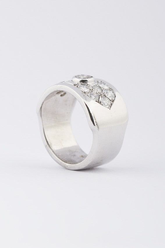 Wit gouden band ring met briljanten