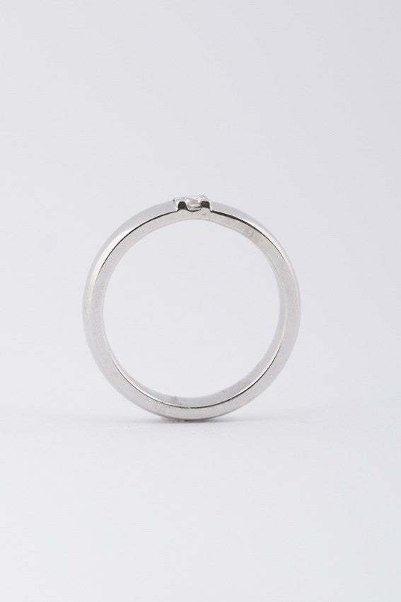 Wit gouden ring met een briljant