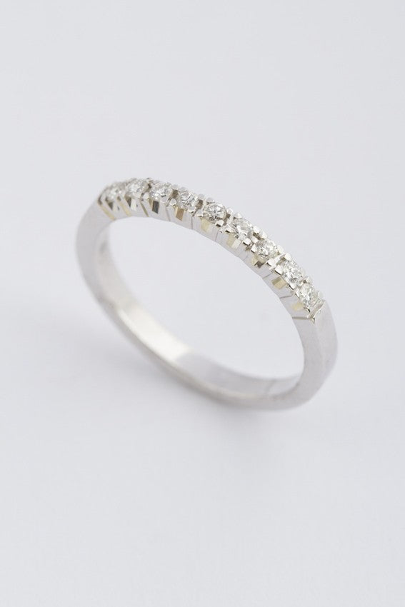 Wit gouden rij ring met briljanten