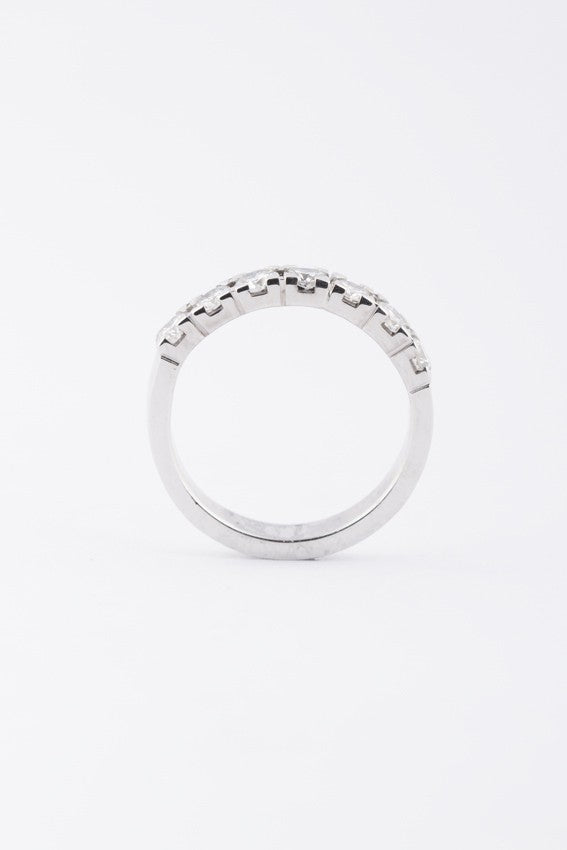 Wit gouden rij ring met 7 briljanten