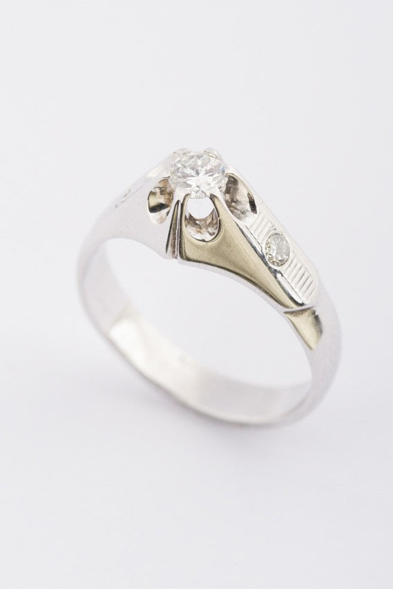 White gold ring with 3 diamonds