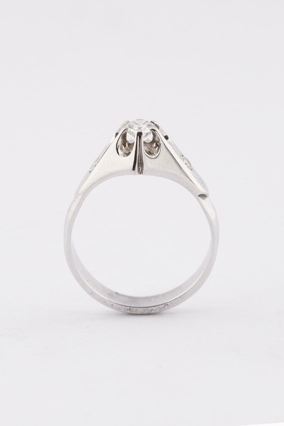 White gold ring with 3 diamonds