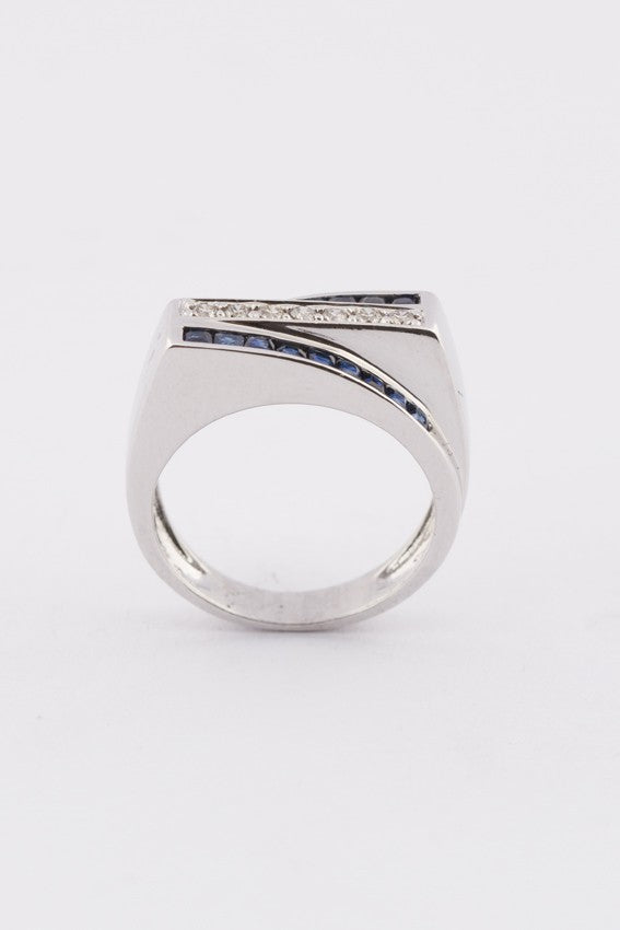 Wit gouden rij ring met saffieren en briljanten