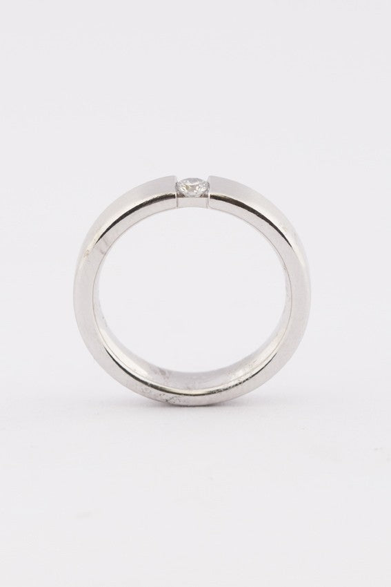 Wit gouden gematteerde ring met briljant