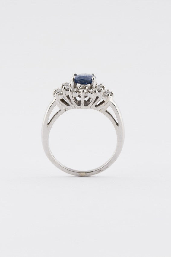 White gold entourage ring with sapphire and brilliant