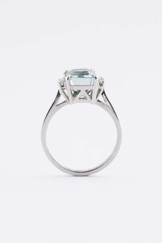 Wit gouden ring met aquamarijn en briljanten