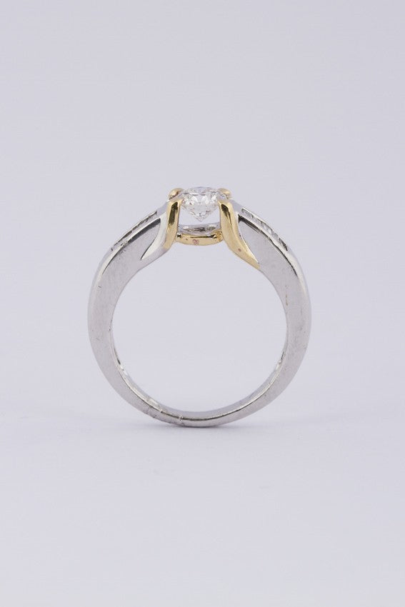 Wit/geel gouden ring met briljant en diamanten
