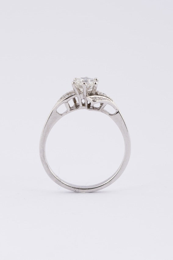 Wit gouden solitair ring met briljant en diamanten