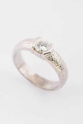 White gold solitaire ring with brilliant (0.37 ct.)
