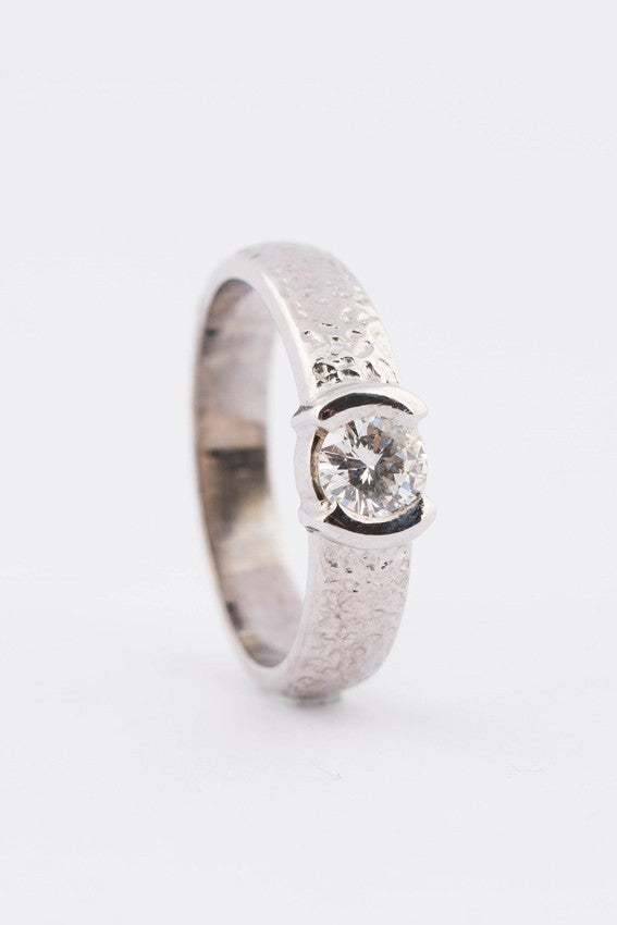 White gold solitaire ring with brilliant (0.37 ct.)