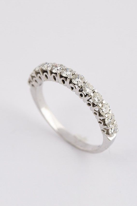 Wit gouden half alliance ring met 12 briljanten