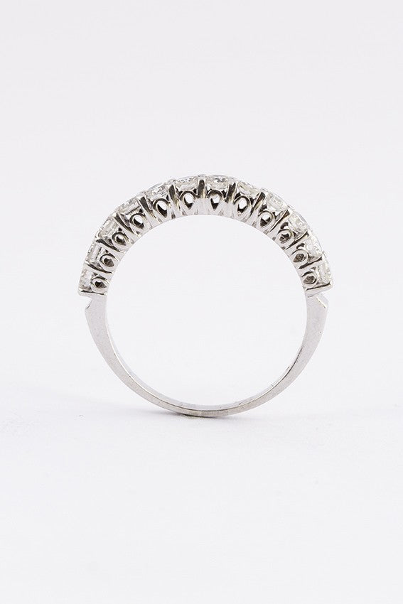 Wit gouden half alliance ring met 12 briljanten