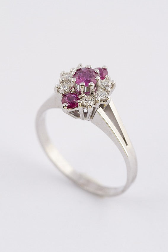 Wit gouden ring met robijn en briljant