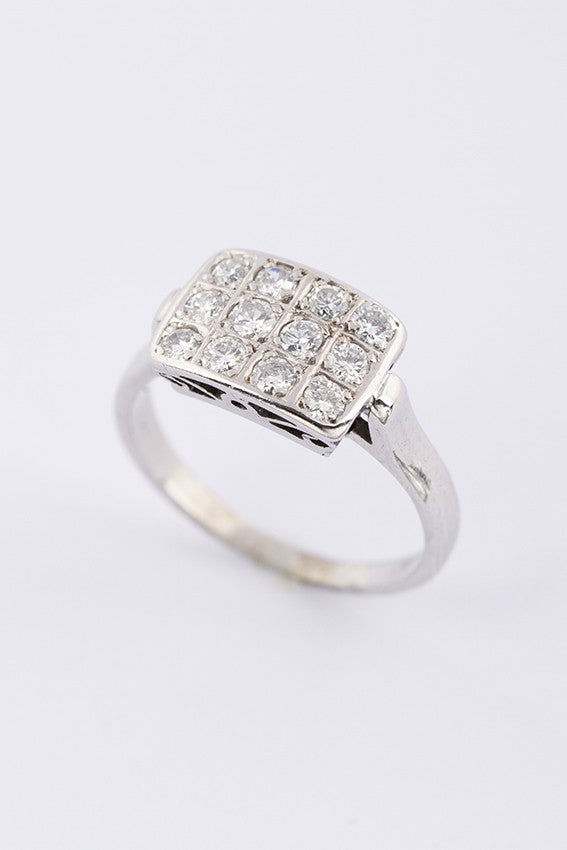White gold ring with 12 diamonds