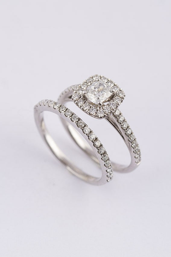White gold entourage and row ring with diamonds
