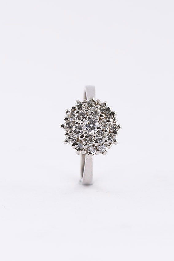 White gold double entourage ring with 19 diamonds