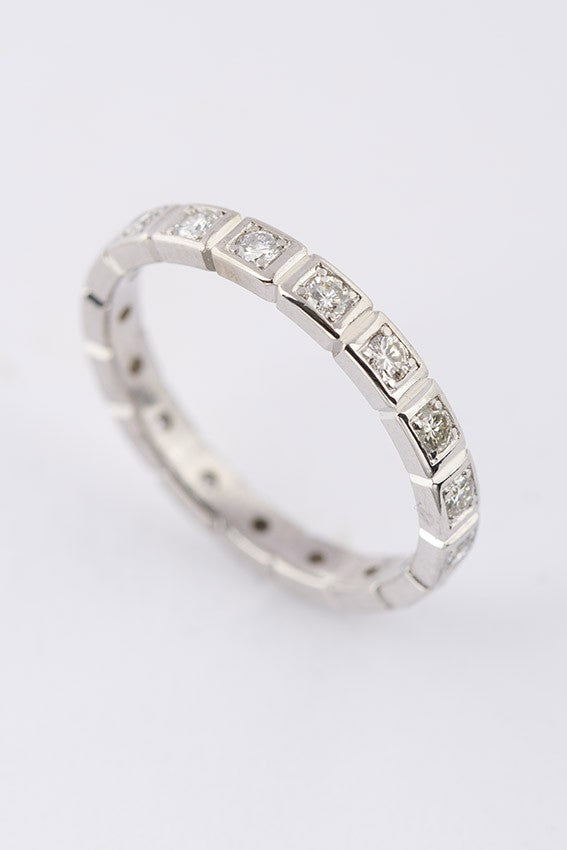 White gold alliance ring with 17 diamonds