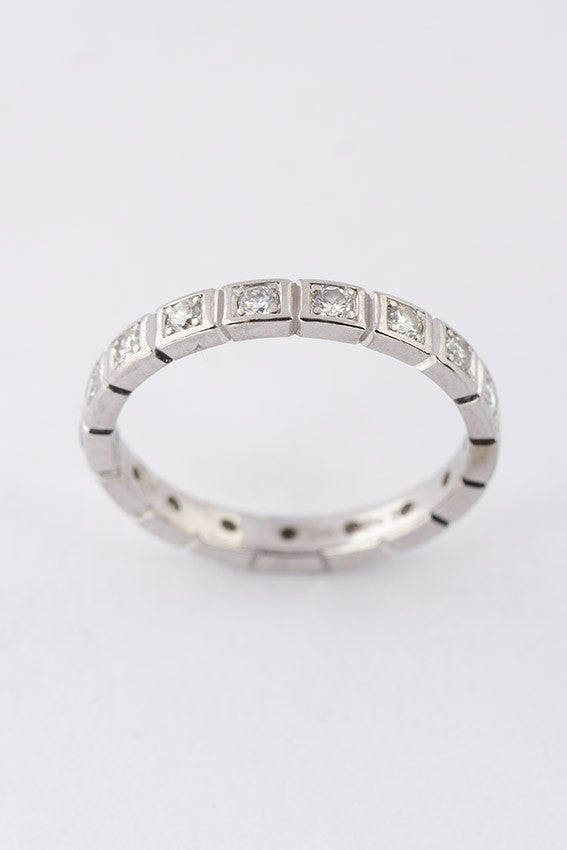 White gold alliance ring with 17 diamonds