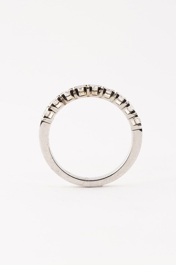 Wit gouden half alliance ring met briljanten