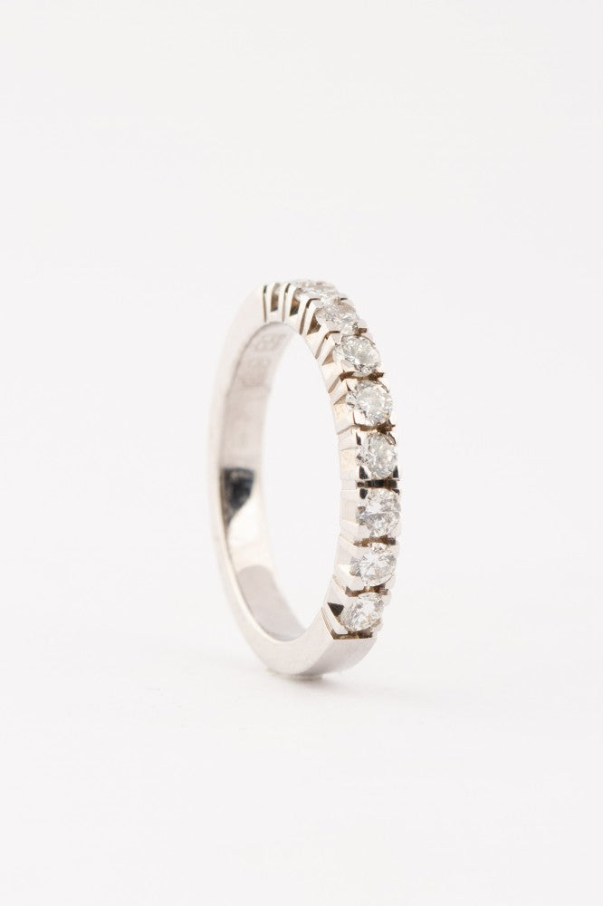 Wit gouden half alliance ring met briljanten