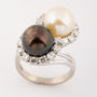 White gold ring with cultured pearls and brilliants