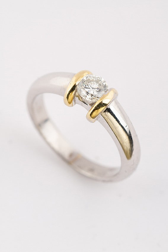 Wit/geel gouden solitair ring