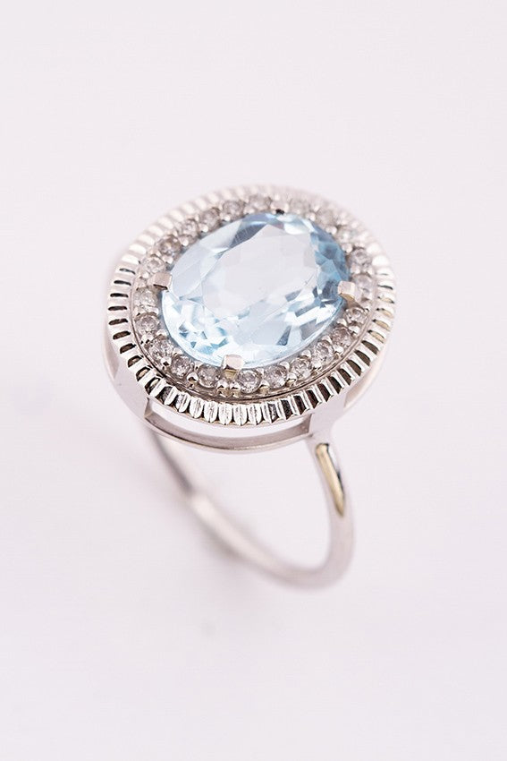 White gold ring with aquamarine and diamonds