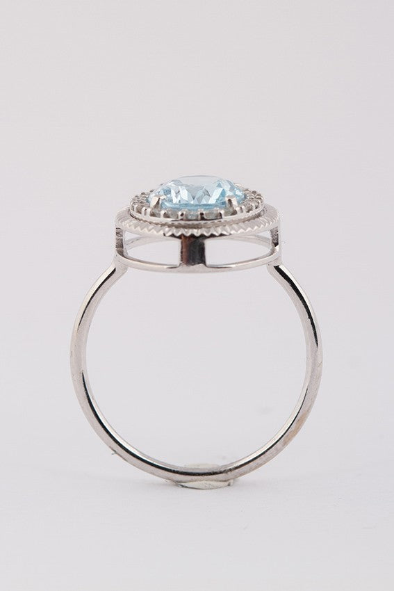 White gold ring with aquamarine and diamonds