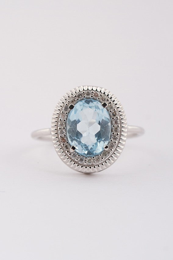 White gold ring with aquamarine and diamonds