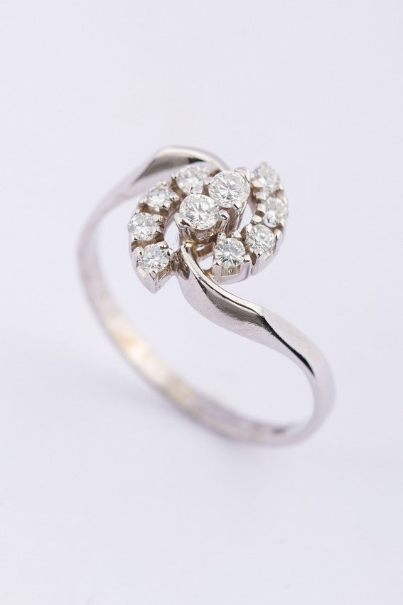 white gold ring with 10 brilliants