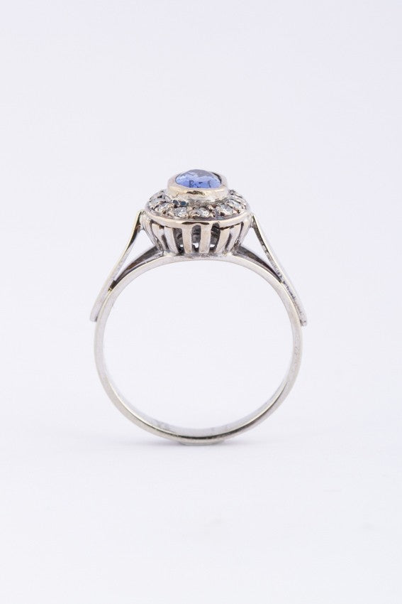 White gold entourage ring with sapphire and diamonds