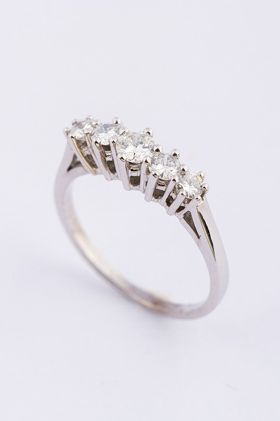 White gold ring with 5 brilliant-cut diamonds. Total weight approx. 0.52 ct.