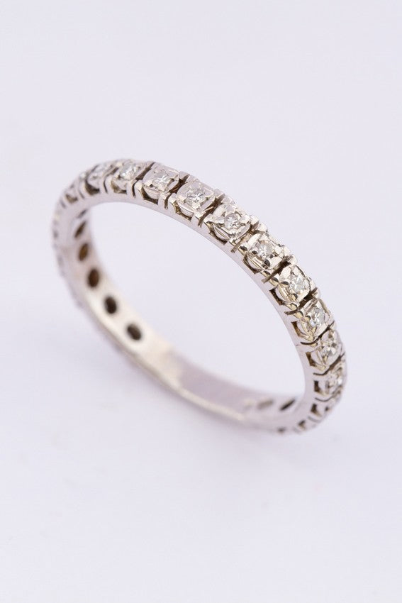 Wit gouden alliance ring met diamanten