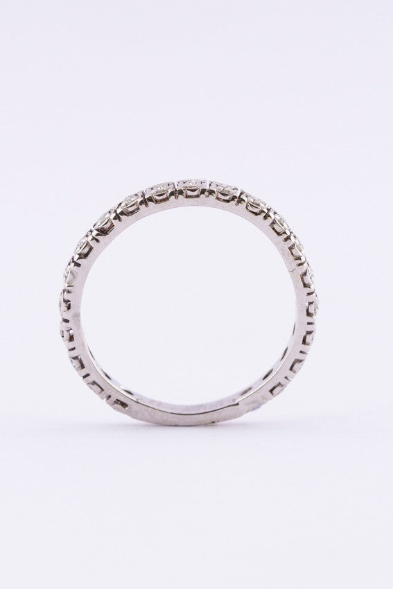 Wit gouden alliance ring met diamanten